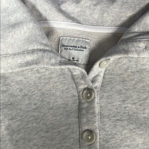 Abercrombie & Fitch Gray Crewneck Sweater Classic Knit Design